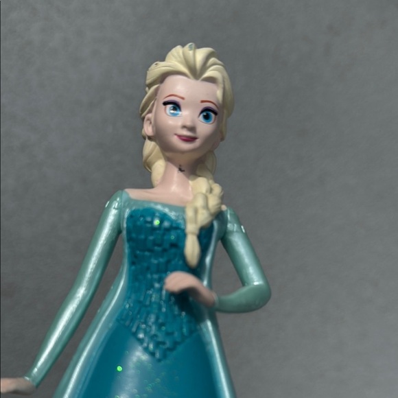 Disney Frozen Elsa Sings "Let It Go" Colorful Light and Sound Room GlowFrozen - Picture 8 of 10